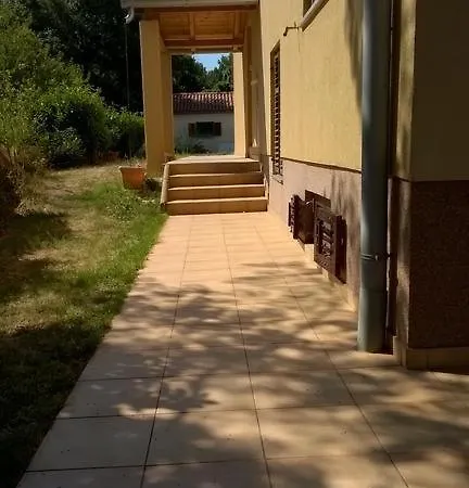 In Mit Terrasse, Klimaanlage, W-lan 4211-2 Banjole